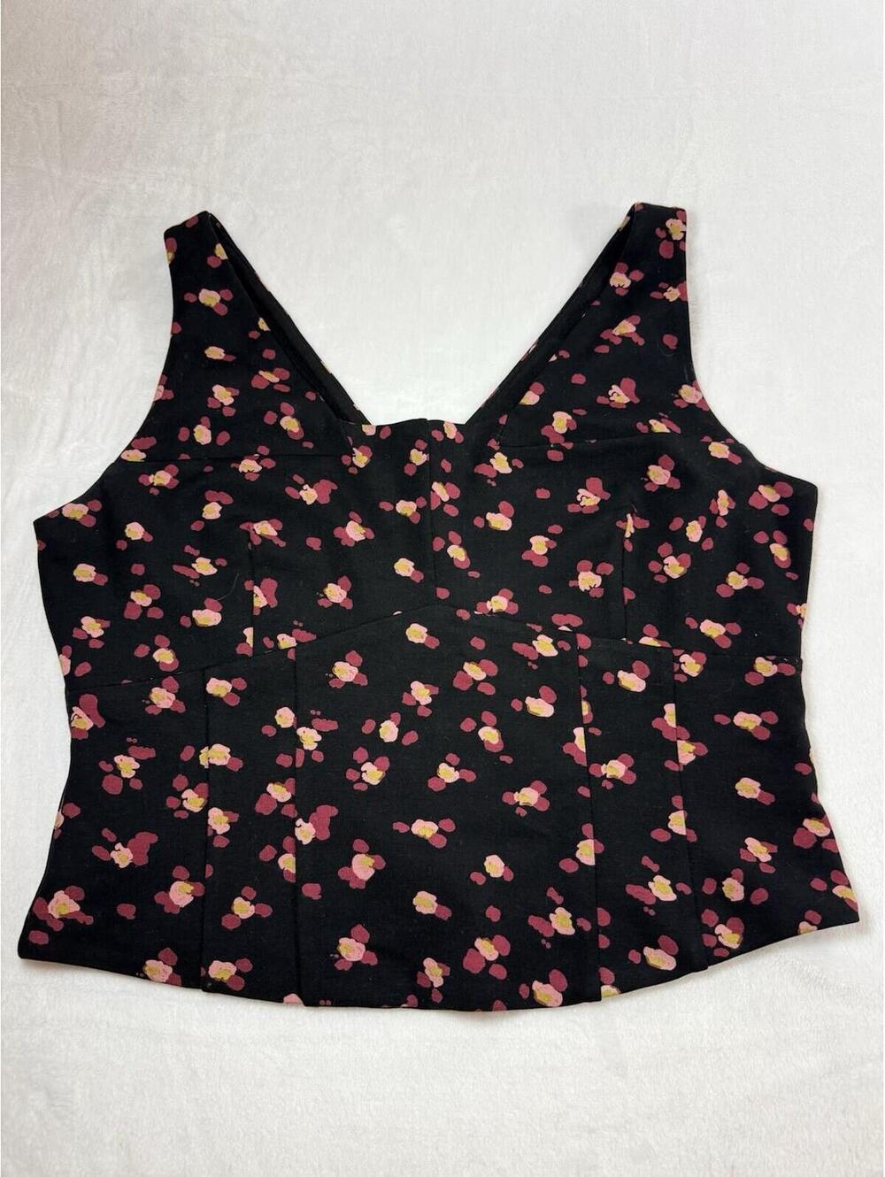 CAbi Cropped Lean Tank Top Flower Burst Black Ponte M